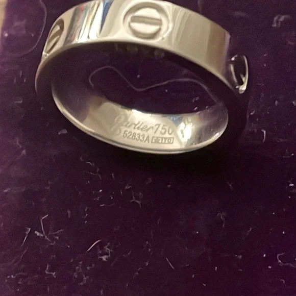 NIP Fashion Ring: Multiple Sizes - Picture 4 of 4